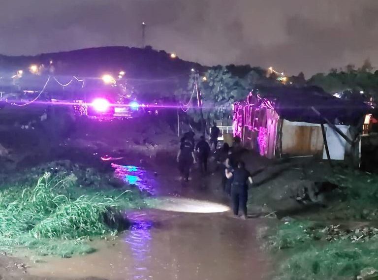 Le llueve a Mazatlán sobre mojado: 16 colonias afectadas