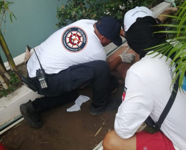 Cae joven de segundo piso de hotel en Mazatlán