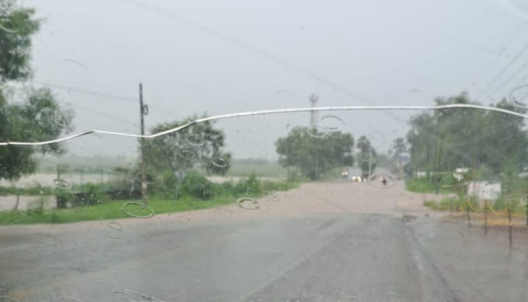 Cierran carretera a Culiacancito y calles en Culiacán