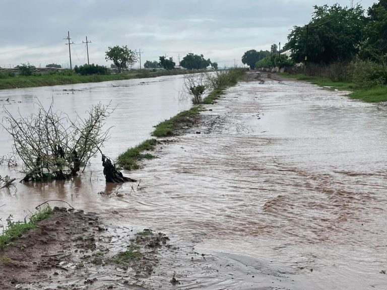 Se desborda canal en ‘La Palma’, Navolato