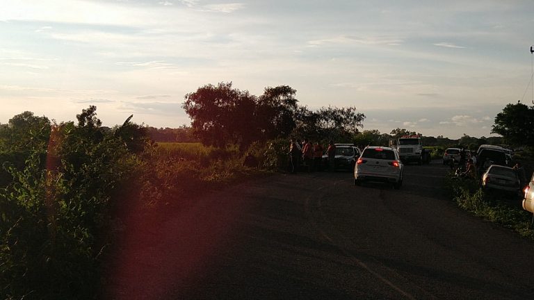 Muere joven en moto al caer a canal en ‘El Atorón’