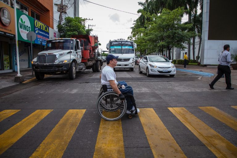 A 30 kms/h, pone Culiacán límite de velocidad en el Centro