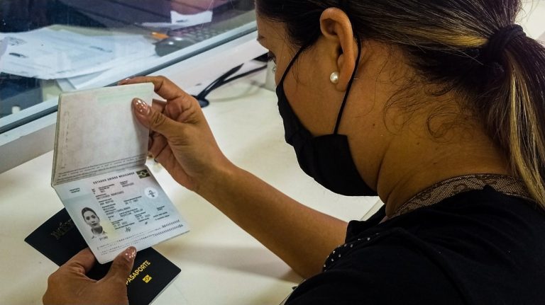 Alertan de fraudes; piden hasta $3 mil por pasaportes