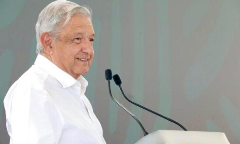 Analiza AMLO ir a mina con 10 hombres atrapados