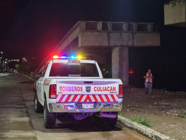 Sujeto a ramas, se salva hombre de milagro en arroyo
