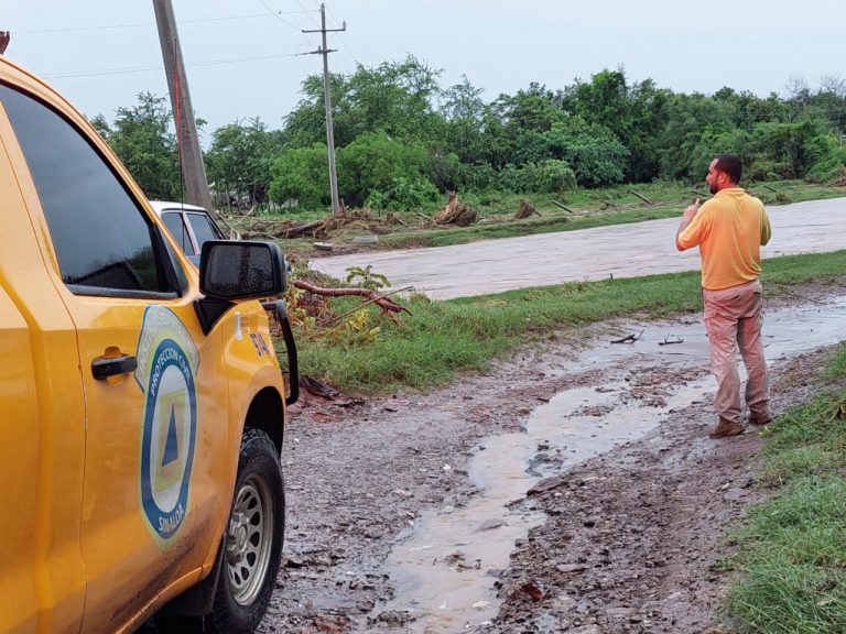 Desaparecen en arroyo 2 personas en El Limón de los Ramos