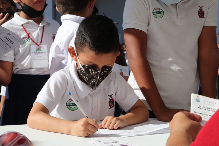 Oferta Navolato mil 451 becas para primaria y secundaria