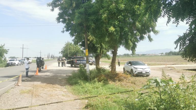 Hallan en San Pedro, Navolato 2 cadáveres en camioneta