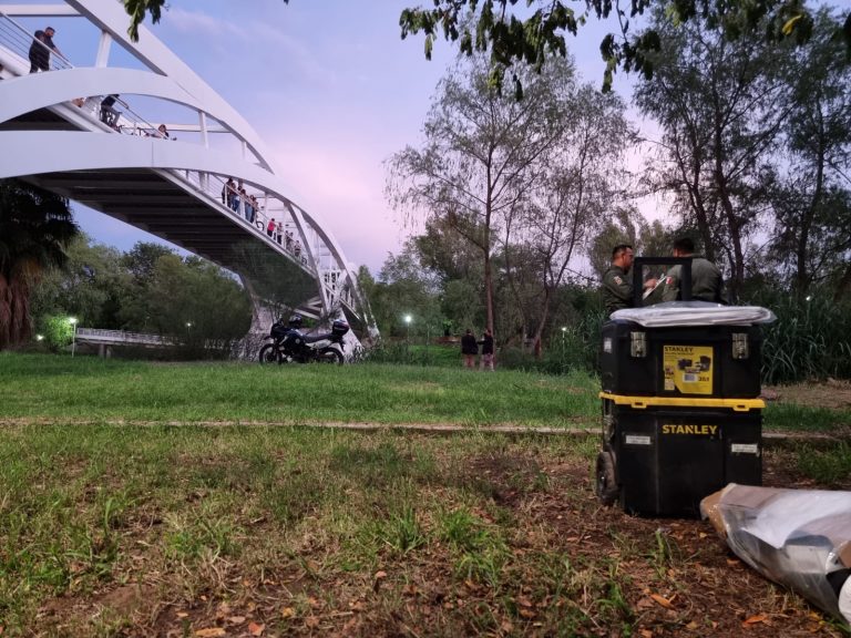 Cadáver estaba flotando en el río, frente al parque Las Riberas