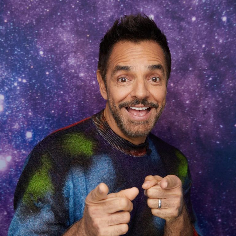 Reconstruyen hombro de Eugenio Derbez tras accidente