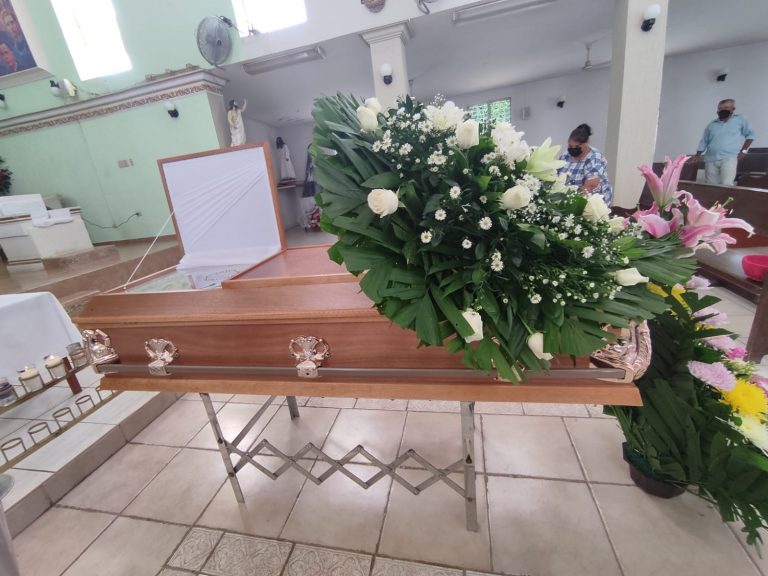 Velan en San Pedro, Navolato al sacerdote fallecido en Guasave