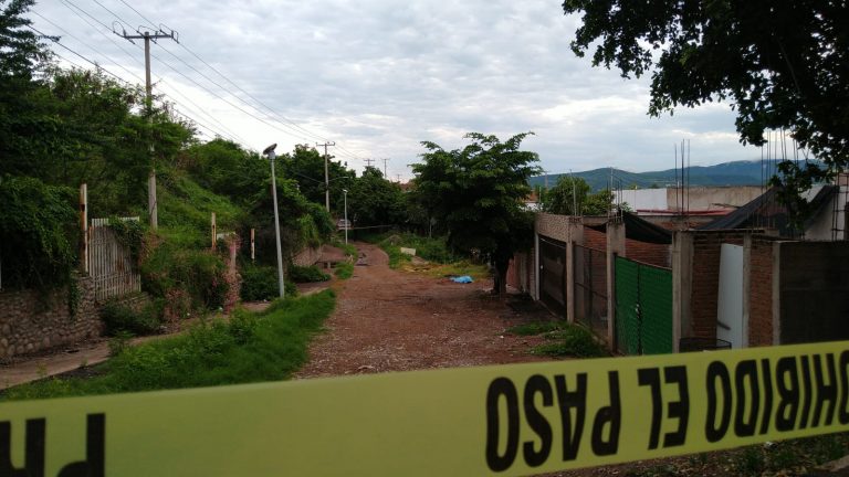 Ejecutan a joven afuera del parque 87 en Culiacán