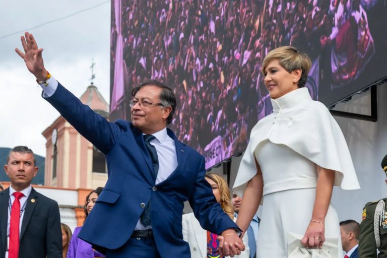 Asume Petro, el primer presidente de izquierda en Colombia