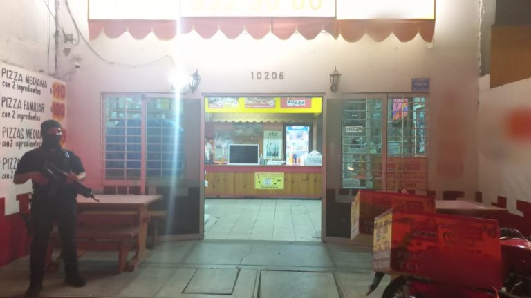 Atienden policías presunta extorsión en pizzería