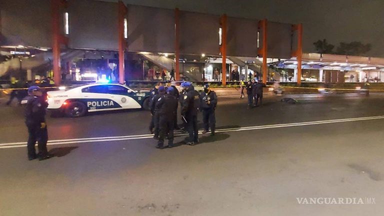 Atropellan jóvenes ebrios a policías; uno murió