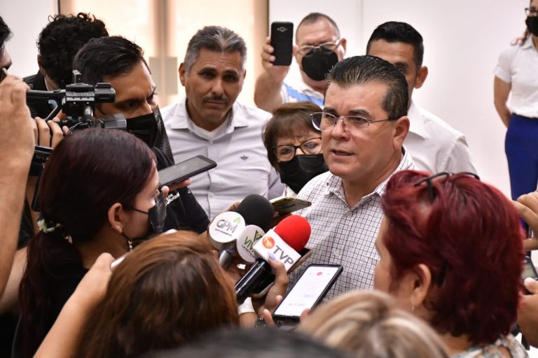 Logra Mazatlán acuerdo con viudas de policías y jubilados