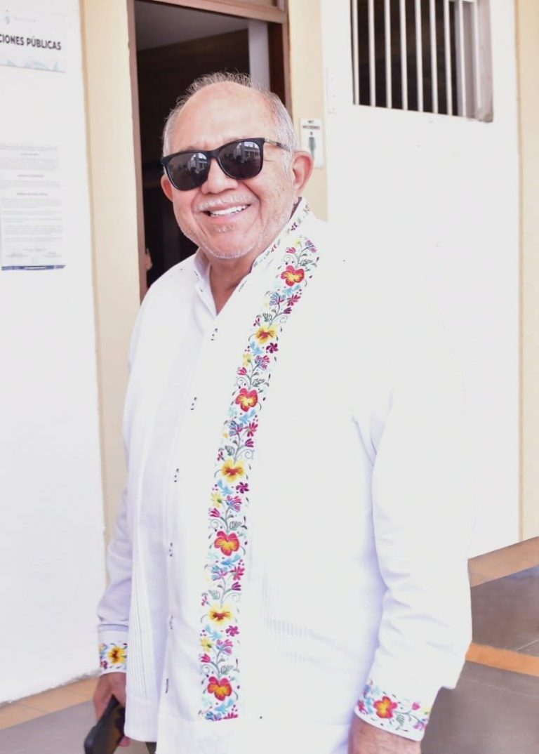 Regresa ‘Químico’ a Palacio, pero con cubrebocas