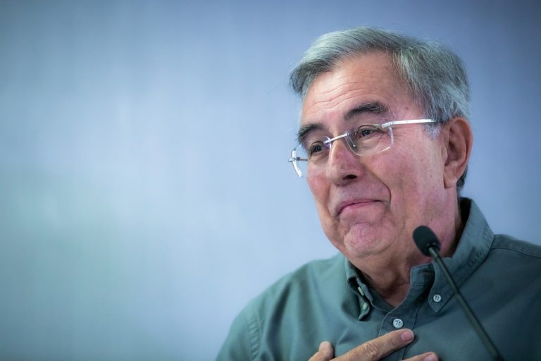 Enfrenta Rocha a directores por mal aviso de suspensión de clases