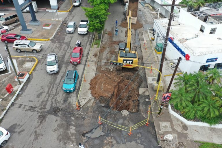 Inician reparación de socavón en sector Humaya