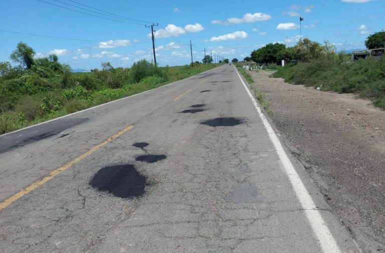 Bachea Navolato carretera que ‘denunció’ el gobernador