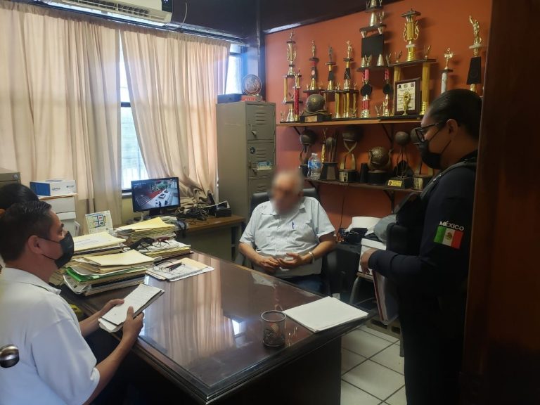 Acuden policías a escuela por presunta arma de fuego en estudiante