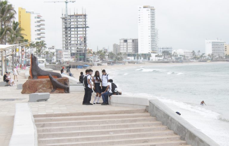 Estima Mazatlán esta noche primeros efectos de tormenta
