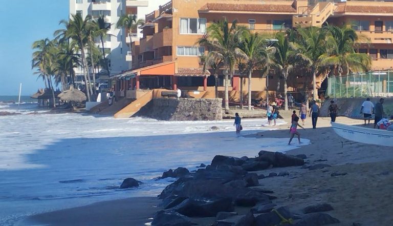 Reabren playas de Mazatlán, pero con ingreso moderado