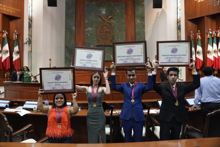 Ellos son el Premio al Mérito Juvenil 2022