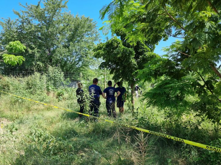 Hallan a hombre de 92 años muerto en fosa séptica