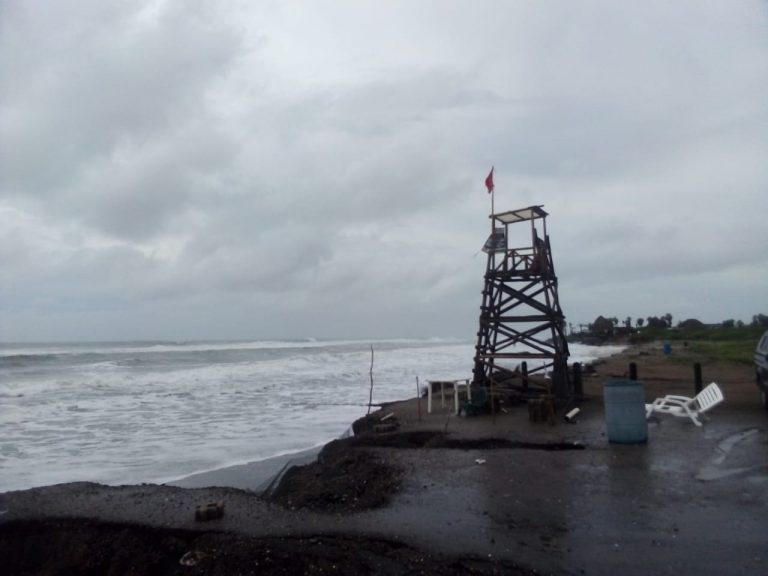 Declaran bandera ‘amarilla’ en puerto de Altata por tormenta