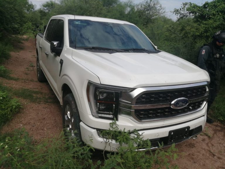 Tras robo, recuperan camioneta en Navolato 