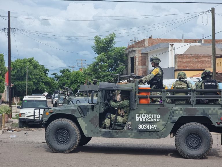 Acordona milicia domicilio en la colonia 10 de Mayo