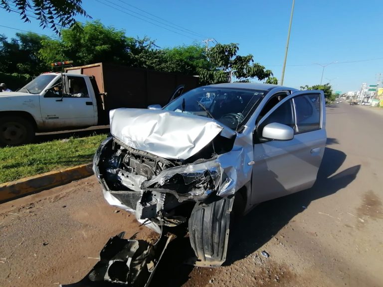 Dos heridos tras choque en Madero cruce con Villa Satélite