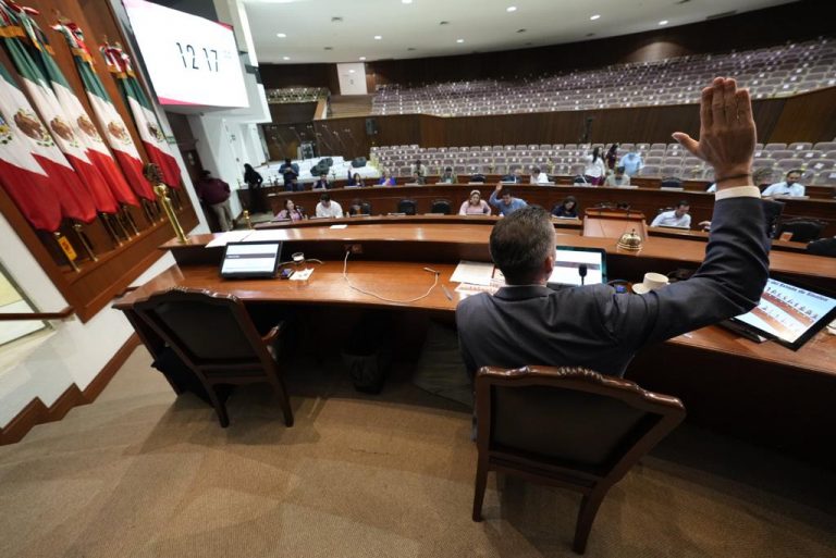 ‘Libran’ a Rocha de sanción y ordenan carpetazo