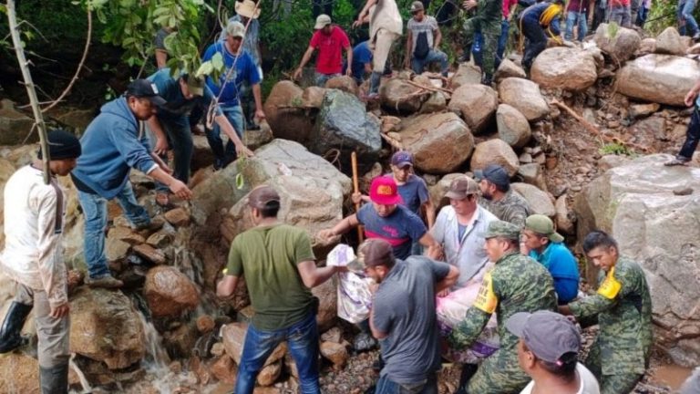 Mueren 4 por deslaves en Edomex