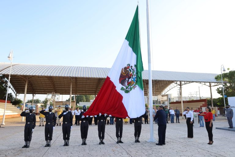 Izan bandera por 212 años de Independencia