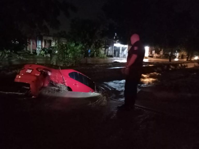 Caen 85 mm de lluvia esta madrugada en Mazatlán