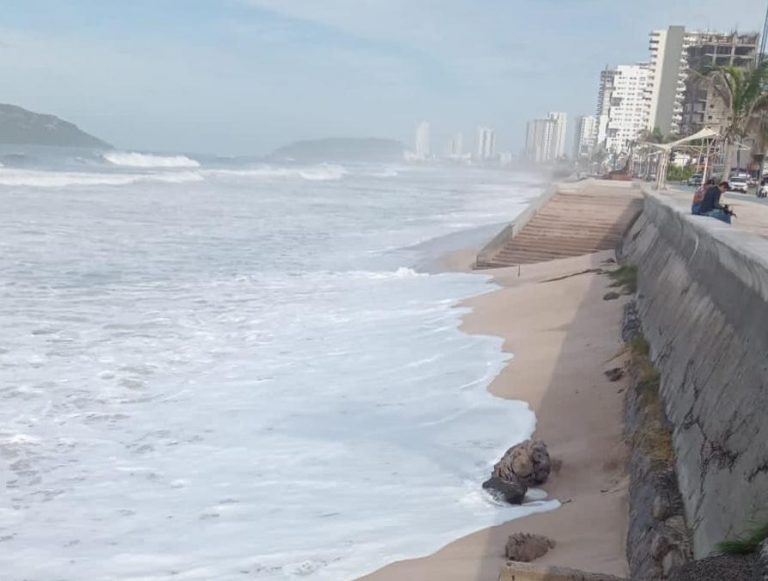 Continúan cerradas las playas de Mazatlán