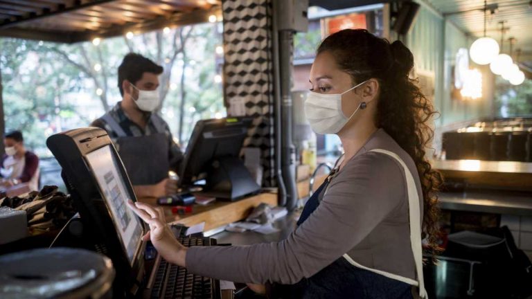 Ofrecen 2 mil becas para impulsar mejora en Mipymes