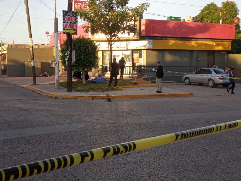 Fallece presunto repartidor de comida tras choque de moto