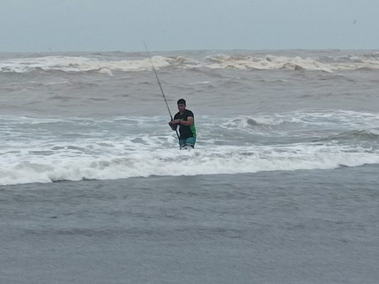 Advierte olas de casi un metro tras sismo