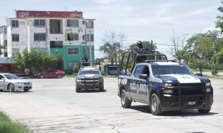 Ingresa hombre herido a tienda de autoservicio