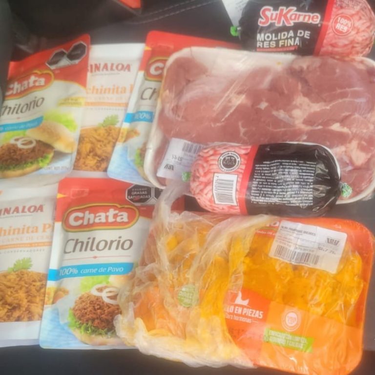 Llevaba carne y pollo, la arrestan en supermercado