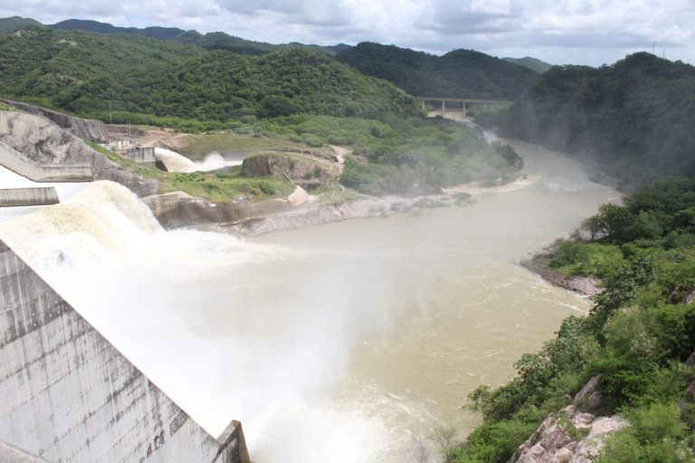 Presa Picachos, 45 cms por encima del borde