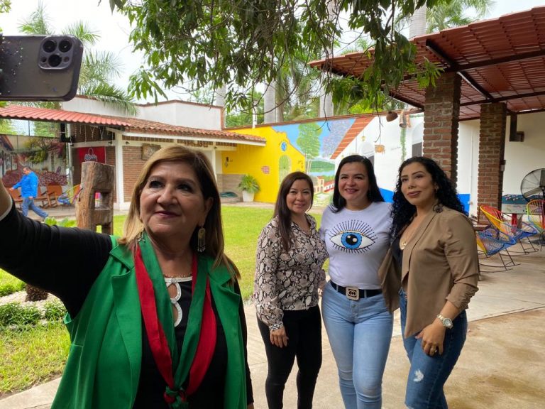 Termina en selfi, denuncia de mujer policía en Navolato