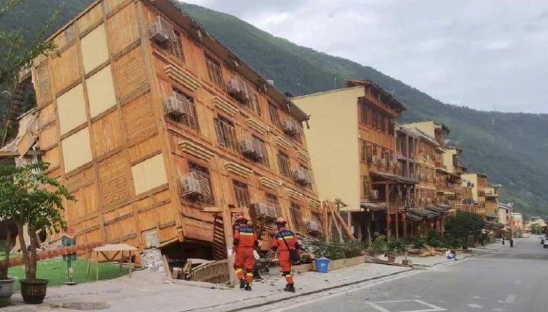 Deja sismo en China casi 50 muertos