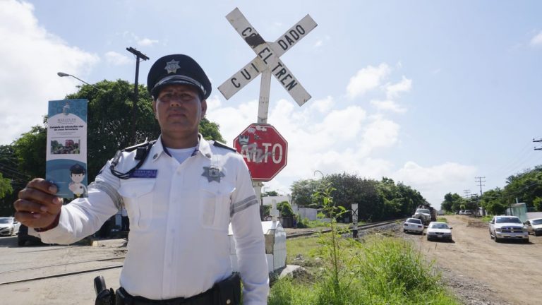 Promueven alto total a 5 metros de las vías