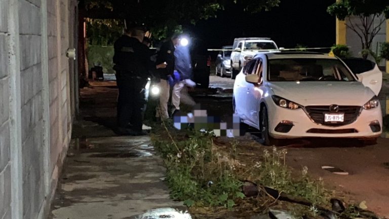 Ejecutan a joven en Pueblos Unidos; estaba en un auto