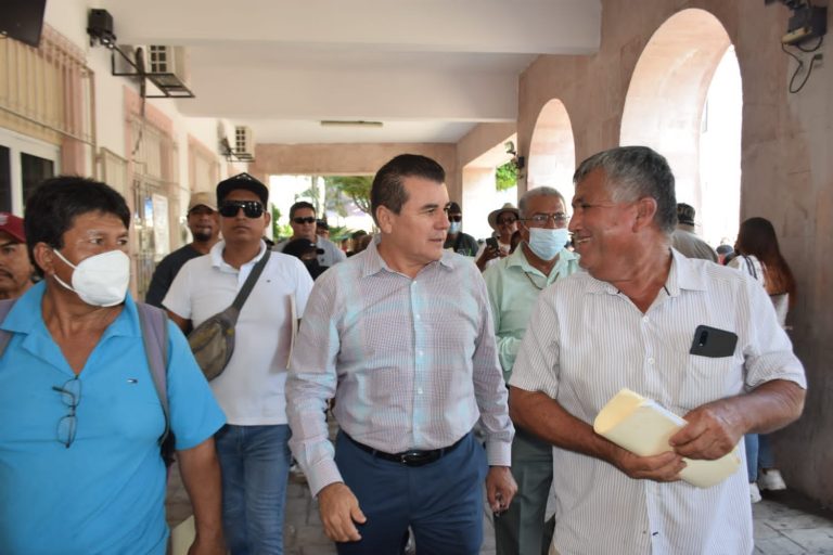 No estoy pensando en sustituir al alcalde: secretario