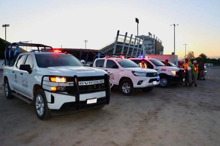 Sale equipo de ayuda de Ahome a Mazatlán por huracán